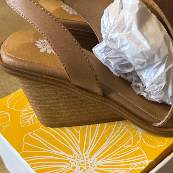 Yellow Box Tan Slingback Sandals - Picture 2 of 2